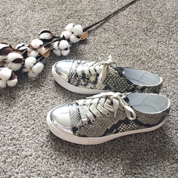 Steve Madden | CLYDD-M Snake Silver Metallic Shoes - Picture 3 of 8